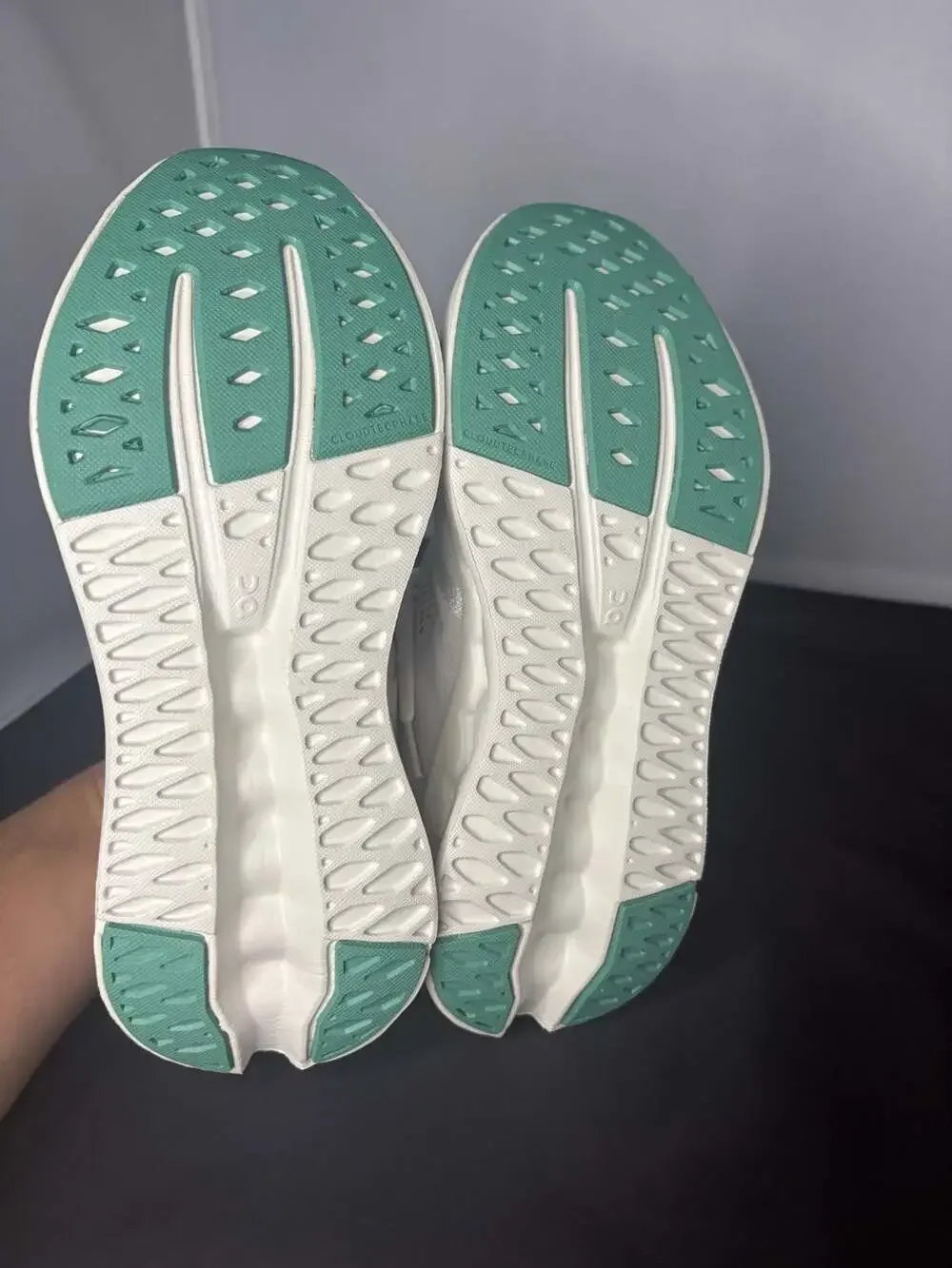 On Cloudsurfer Size 8M 9.5W Pearl Ivory